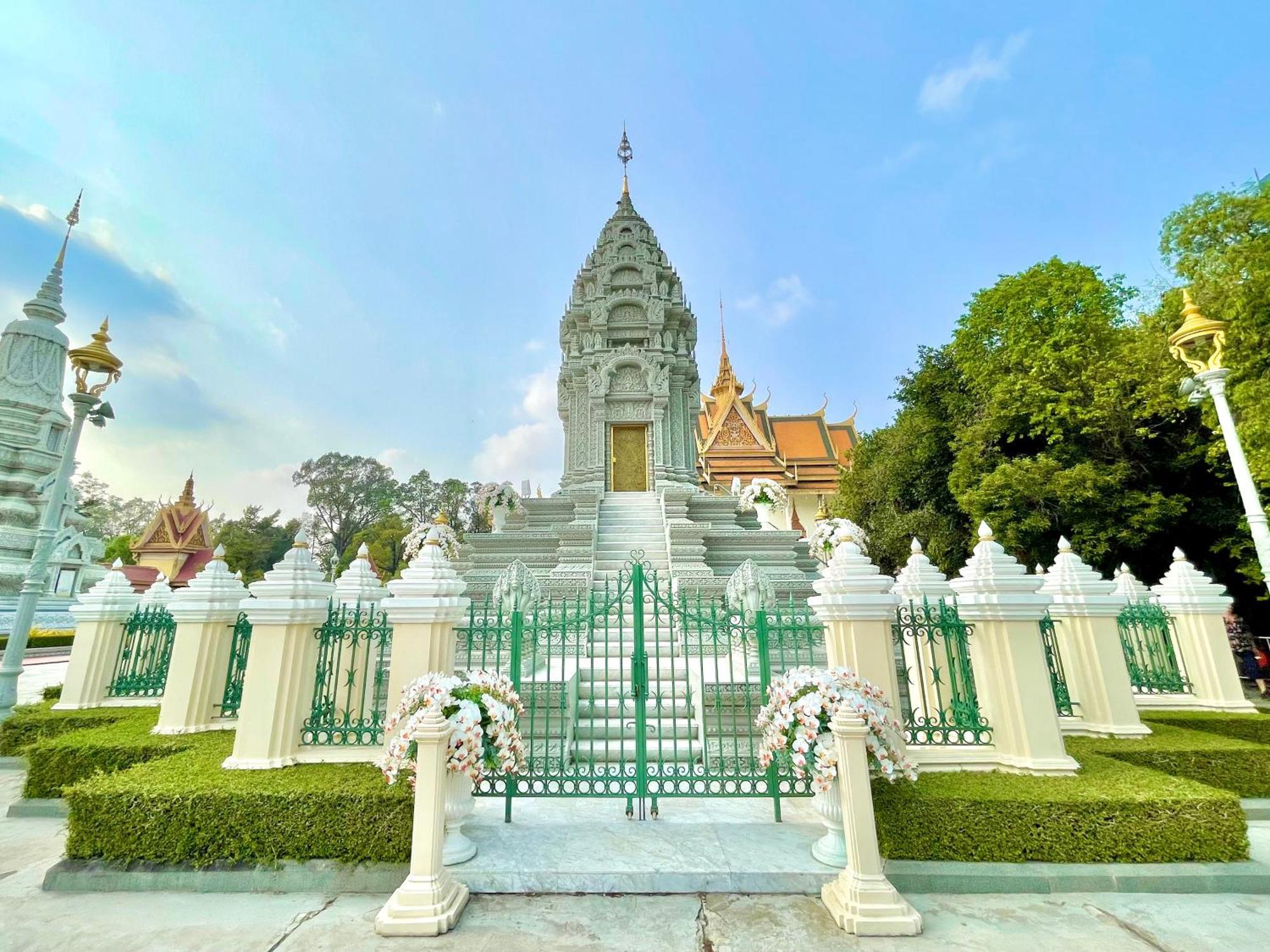 Sky Apartments Riverside - 50M To Royal Palace Phnom Penh Luaran gambar